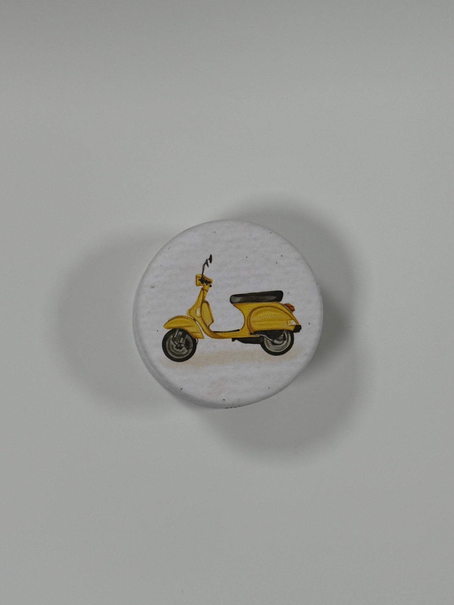Round magnet 32mm "Vespa yellow"