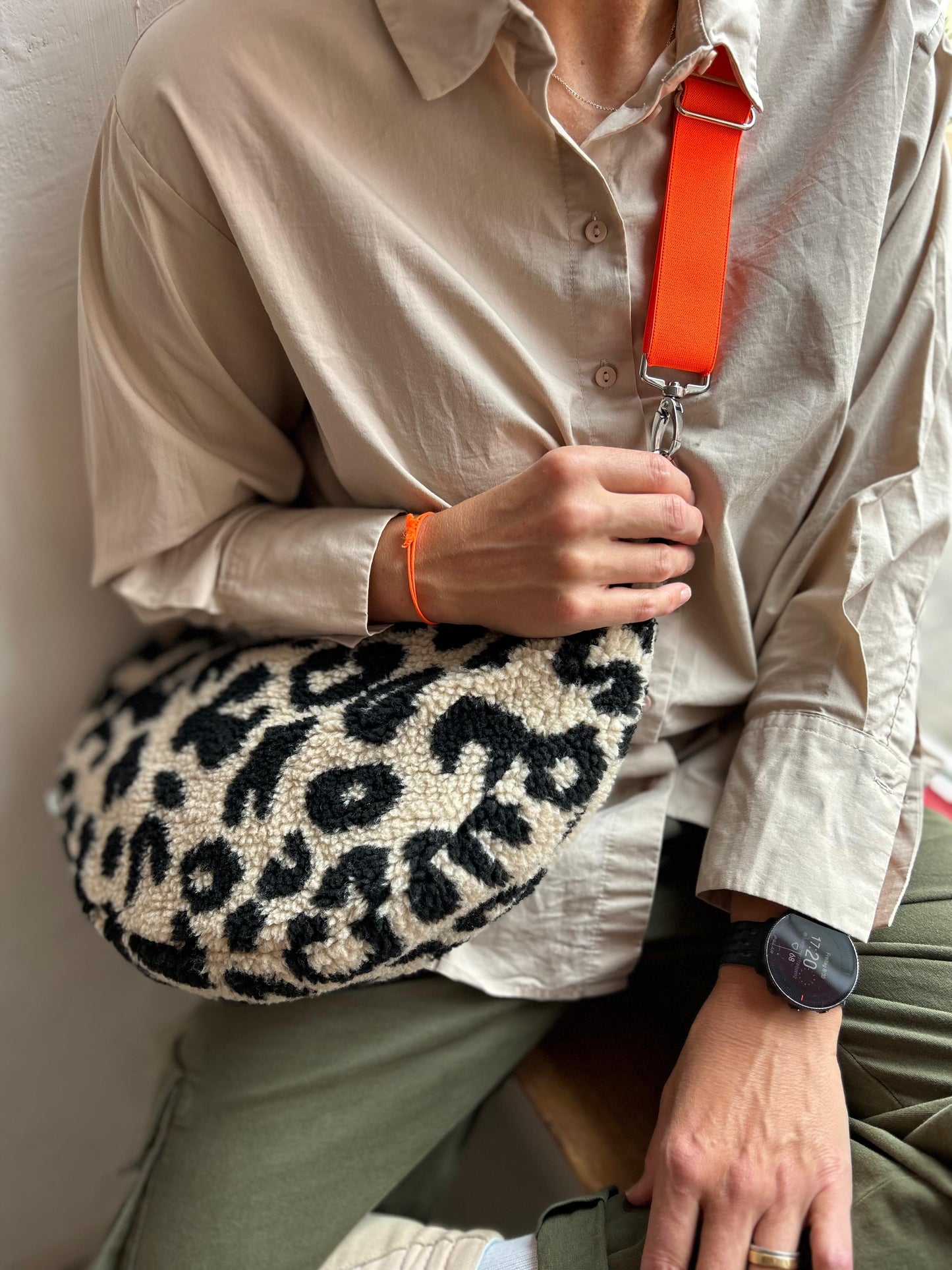 CROSSBODY BAG - LEO SAND + NEON ORANJE