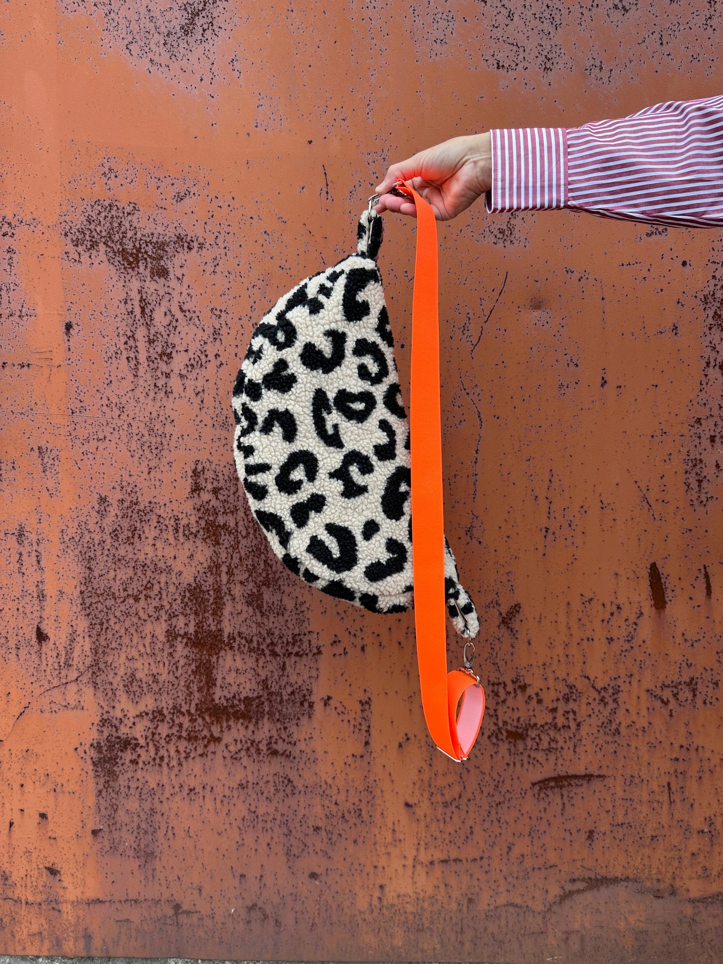 CROSSBODY BAG - LEO SAND + NEON ORANJE